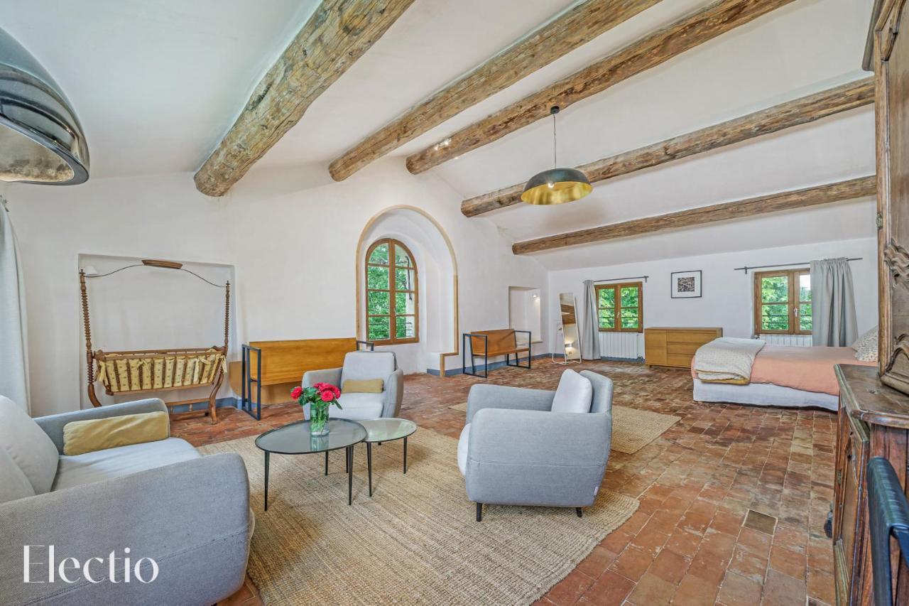 Parenthese En Luberon Hotell Rustrel Exteriör bild